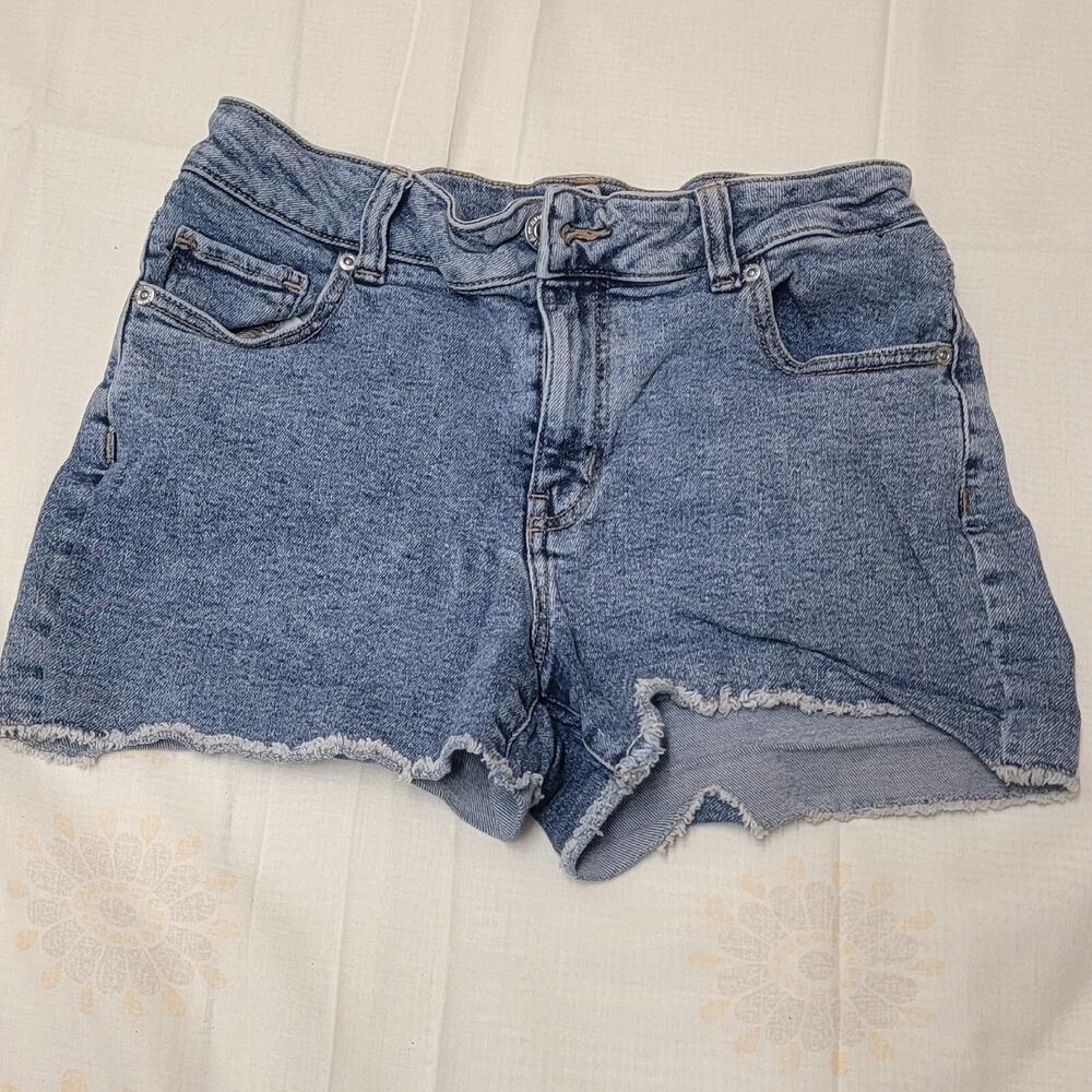 Maurices High Rise Jean Shorts Fringed sz 10 Blue 3" Inseam Denim Stretch